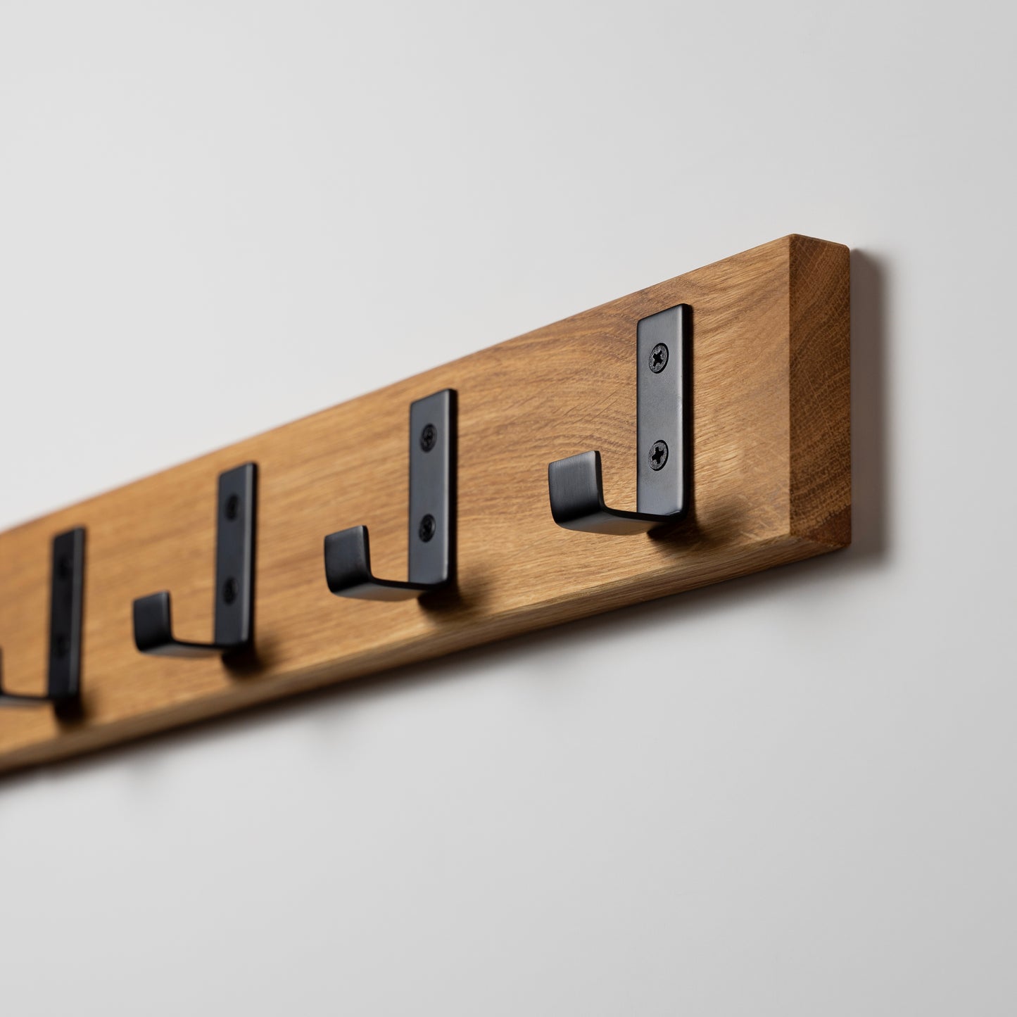 Wandgarderobe Eiche mit Metallhaken (L-Form)
