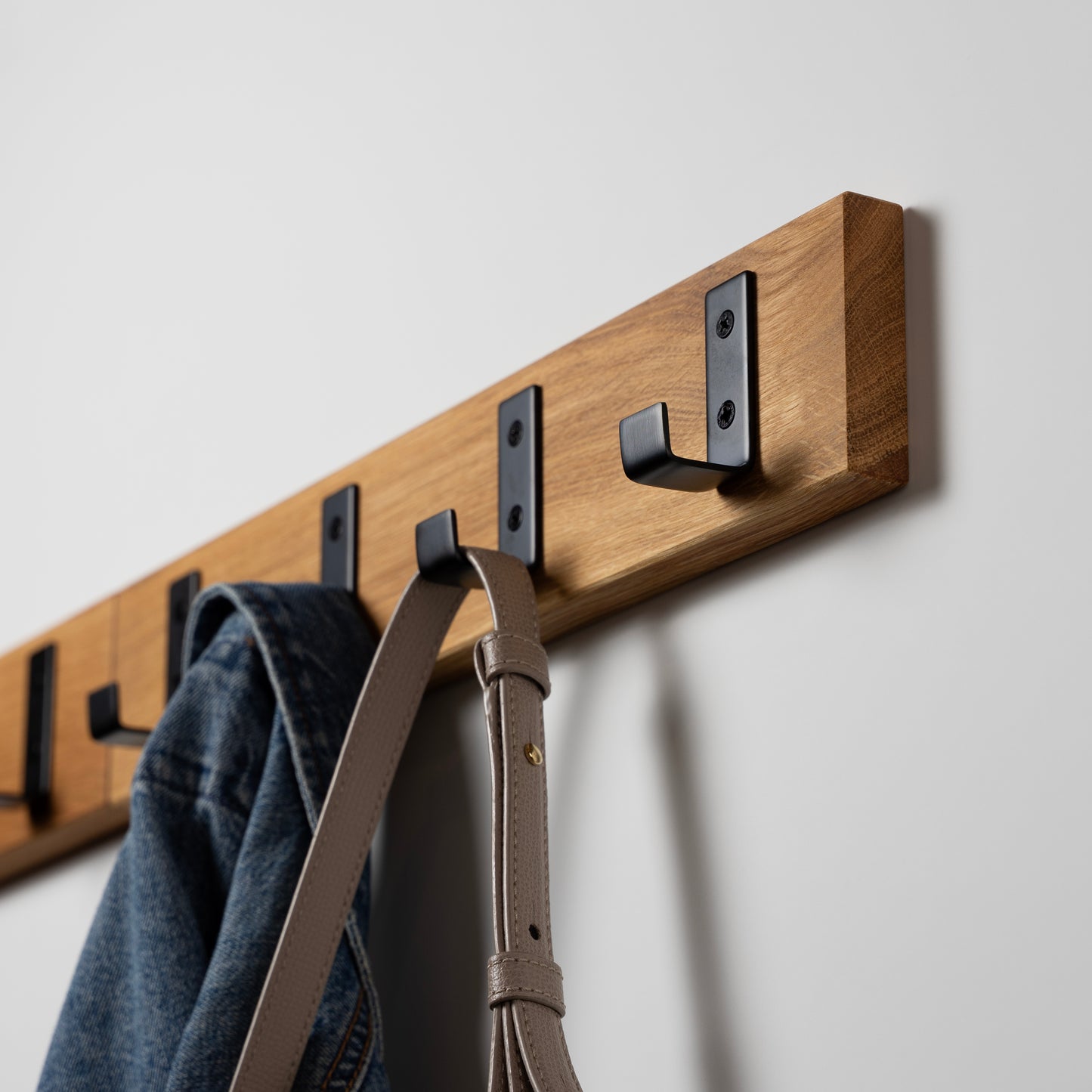 Wandgarderobe Eiche mit Metallhaken (L-Form)