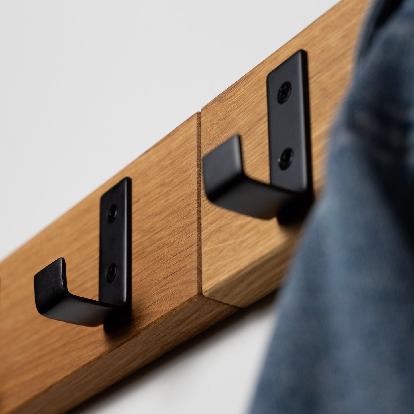 Wandgarderobe Eiche mit Metallhaken (L-Form)