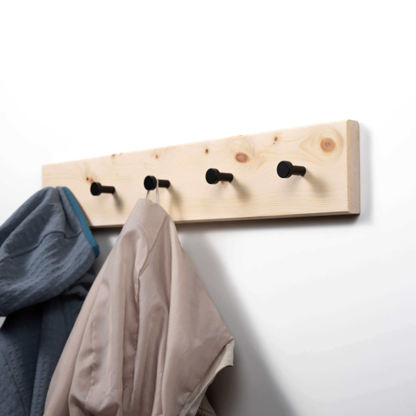 Garderobenleiste aus Eiche praktische Holz Garderobe & Handtuchhalter