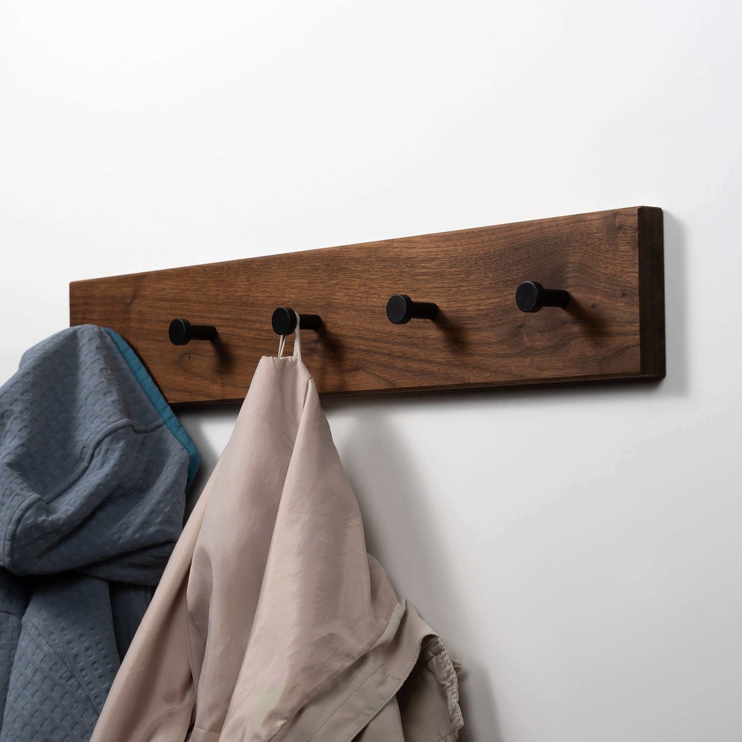 Garderobe aus Nussbaumholz - WOODS - Holzmanufakur im Chiemgau