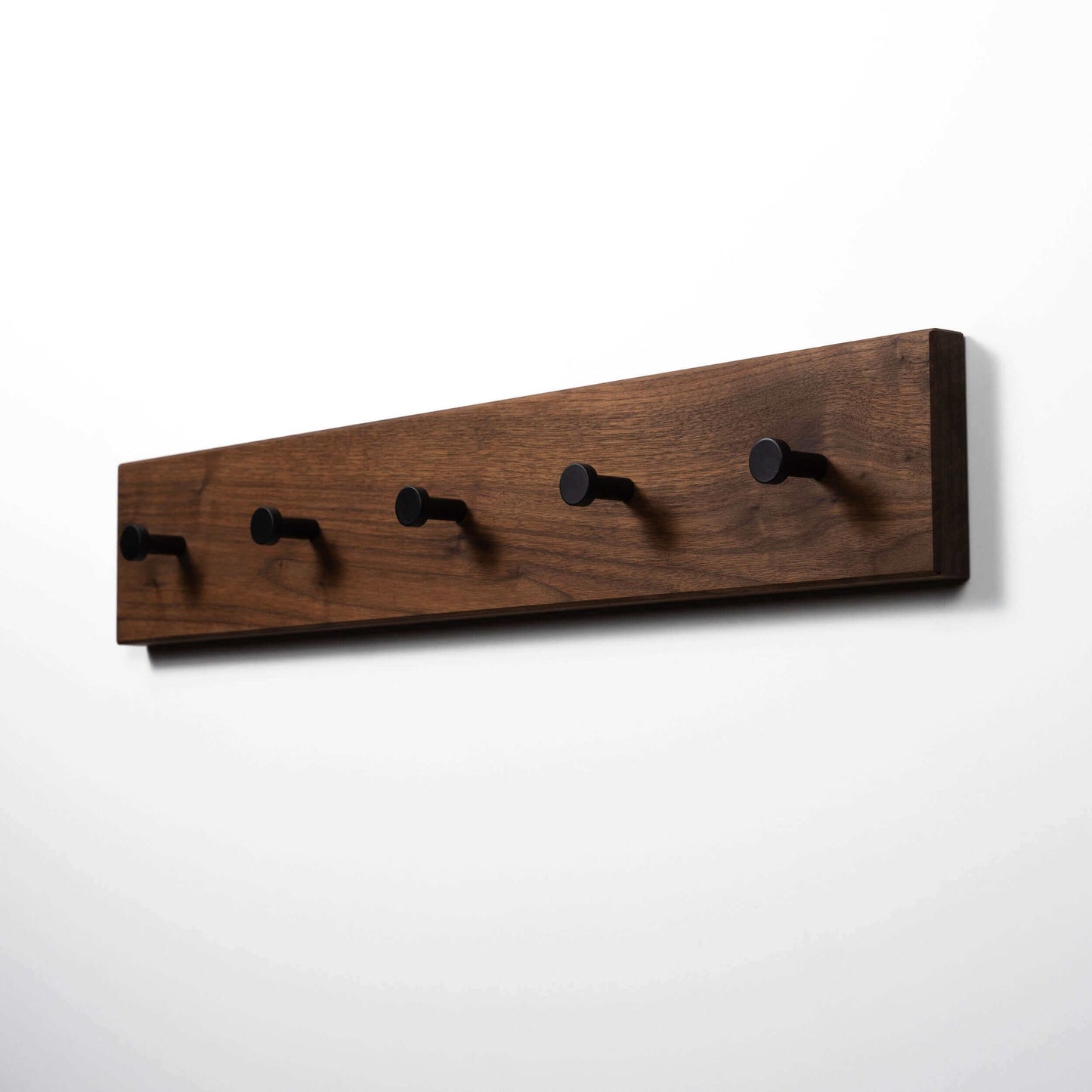 Garderobe aus Nussbaumholz - WOODS - Holzmanufakur im Chiemgau