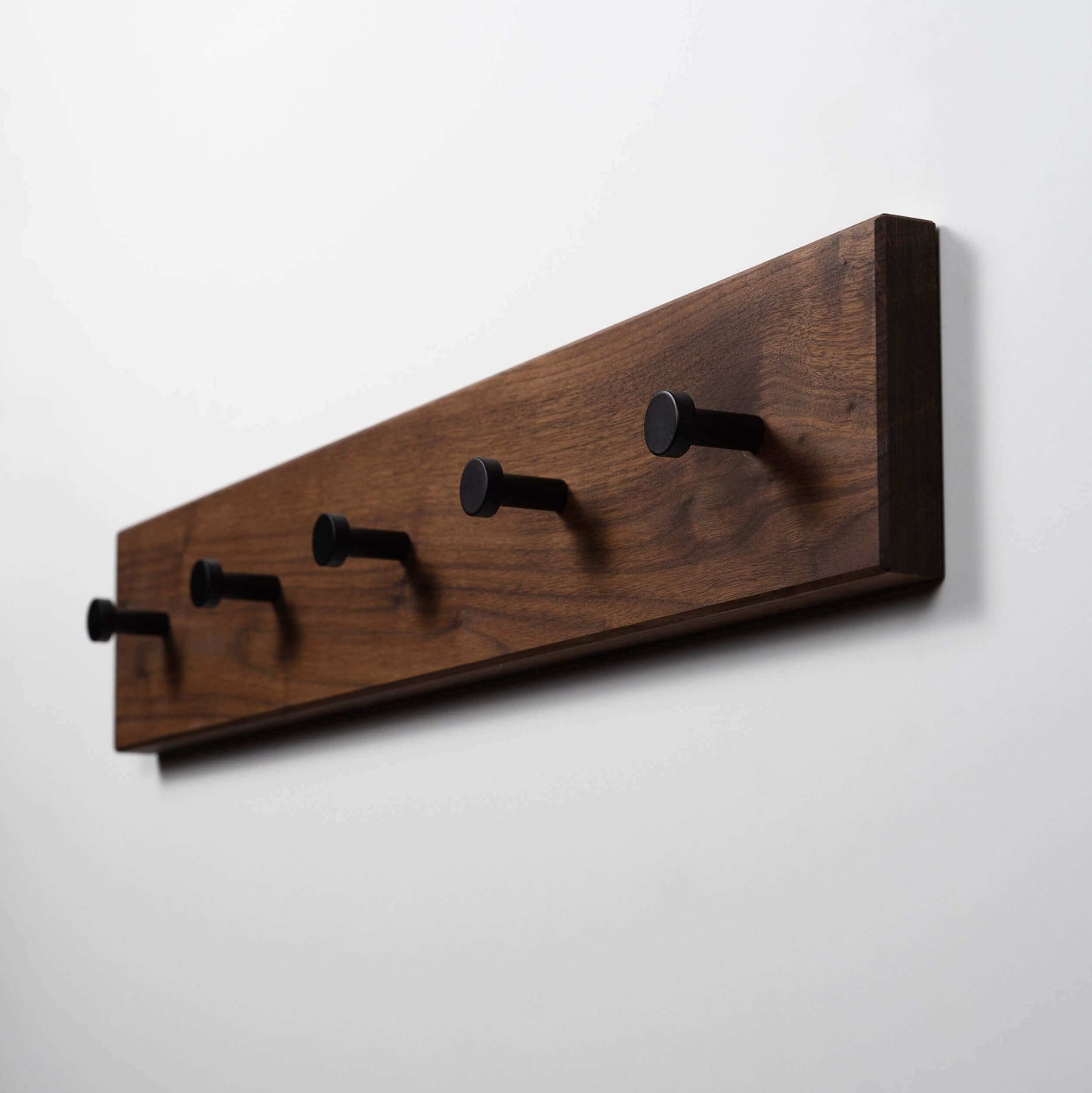 Garderobe aus Nussbaumholz - WOODS - Holzmanufakur im Chiemgau