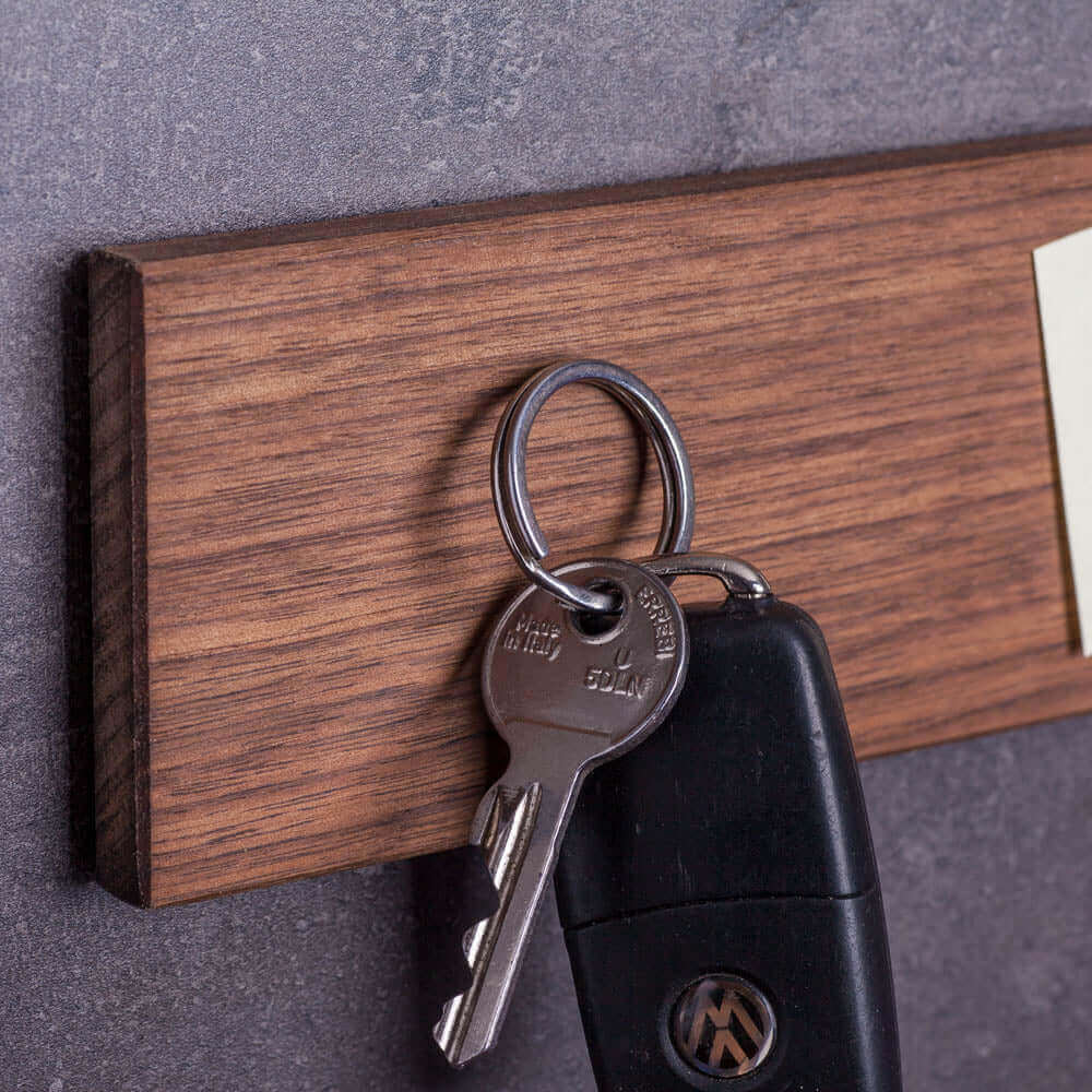 Magnetisches Schlüsselbrett aus Nussbaum - WOODS - Holzmanufakur im Chiemgau