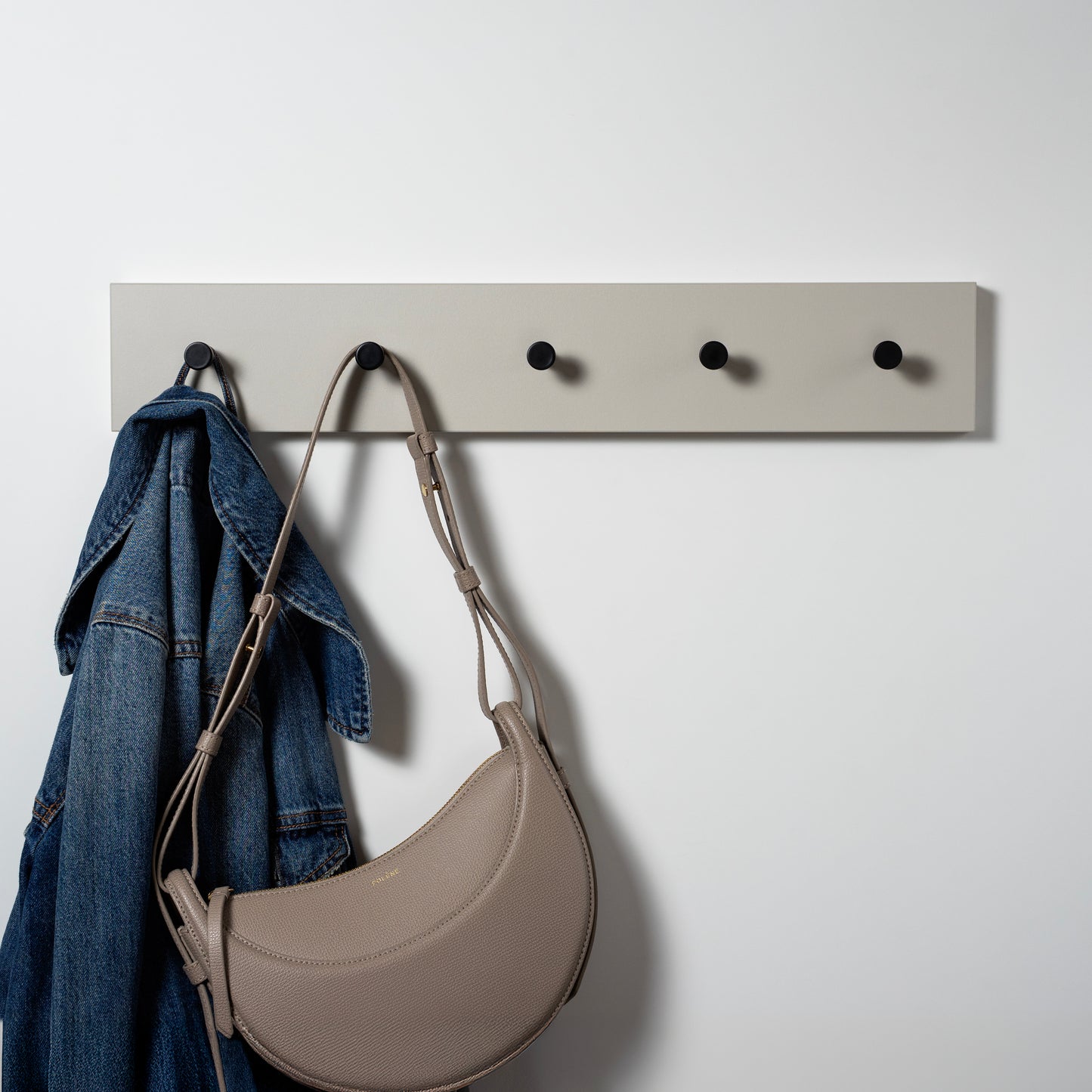 Wandgarderobe Sandgrau