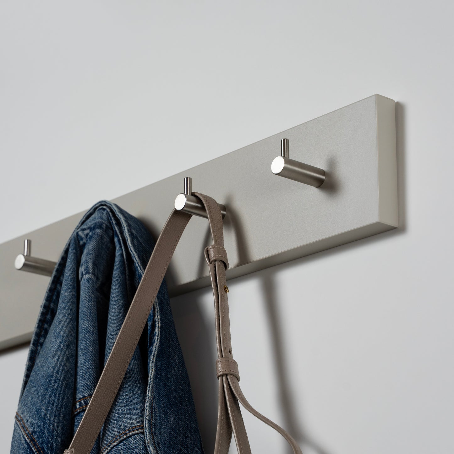 Wandgarderobe Sandgrau