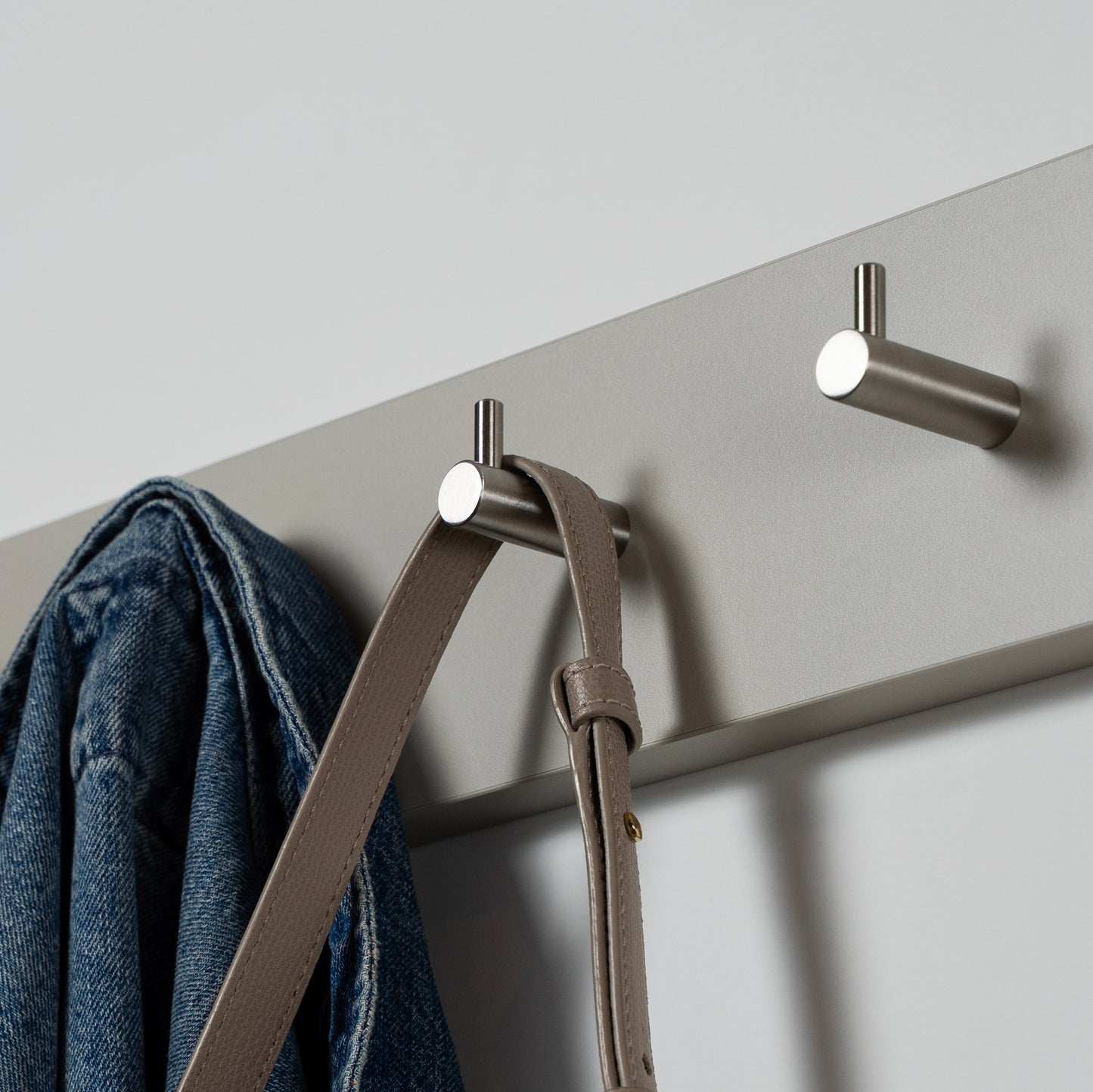 Wandgarderobe Sandgrau
