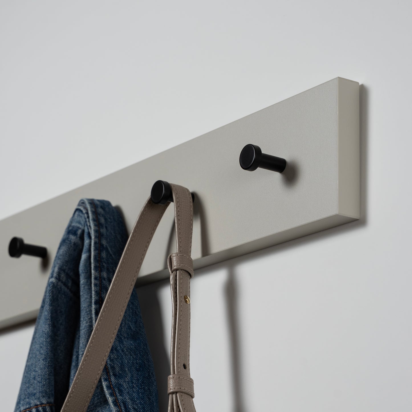 Wandgarderobe Sandgrau