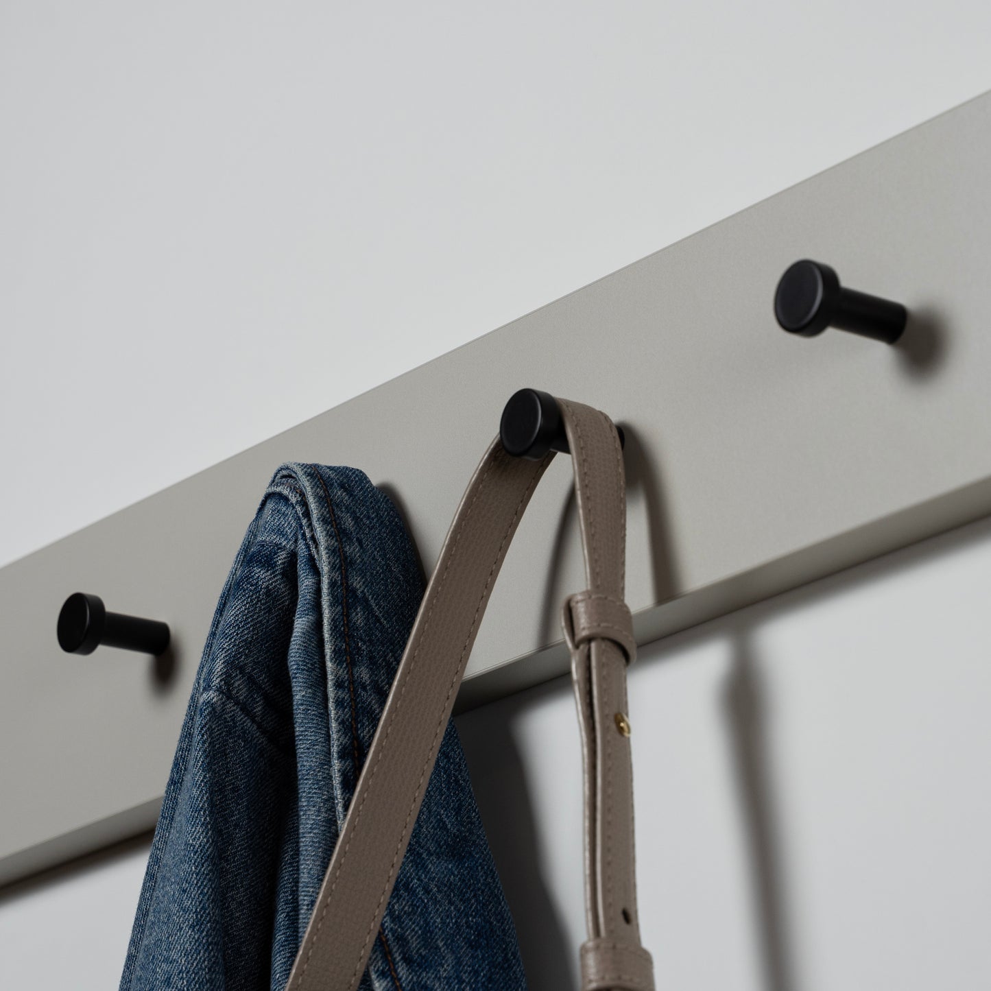 Wandgarderobe Sandgrau