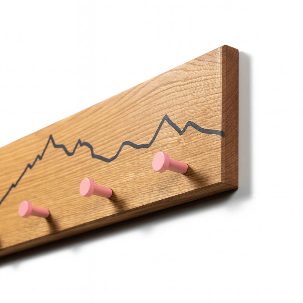 Armoire en chêne avec motif montagne