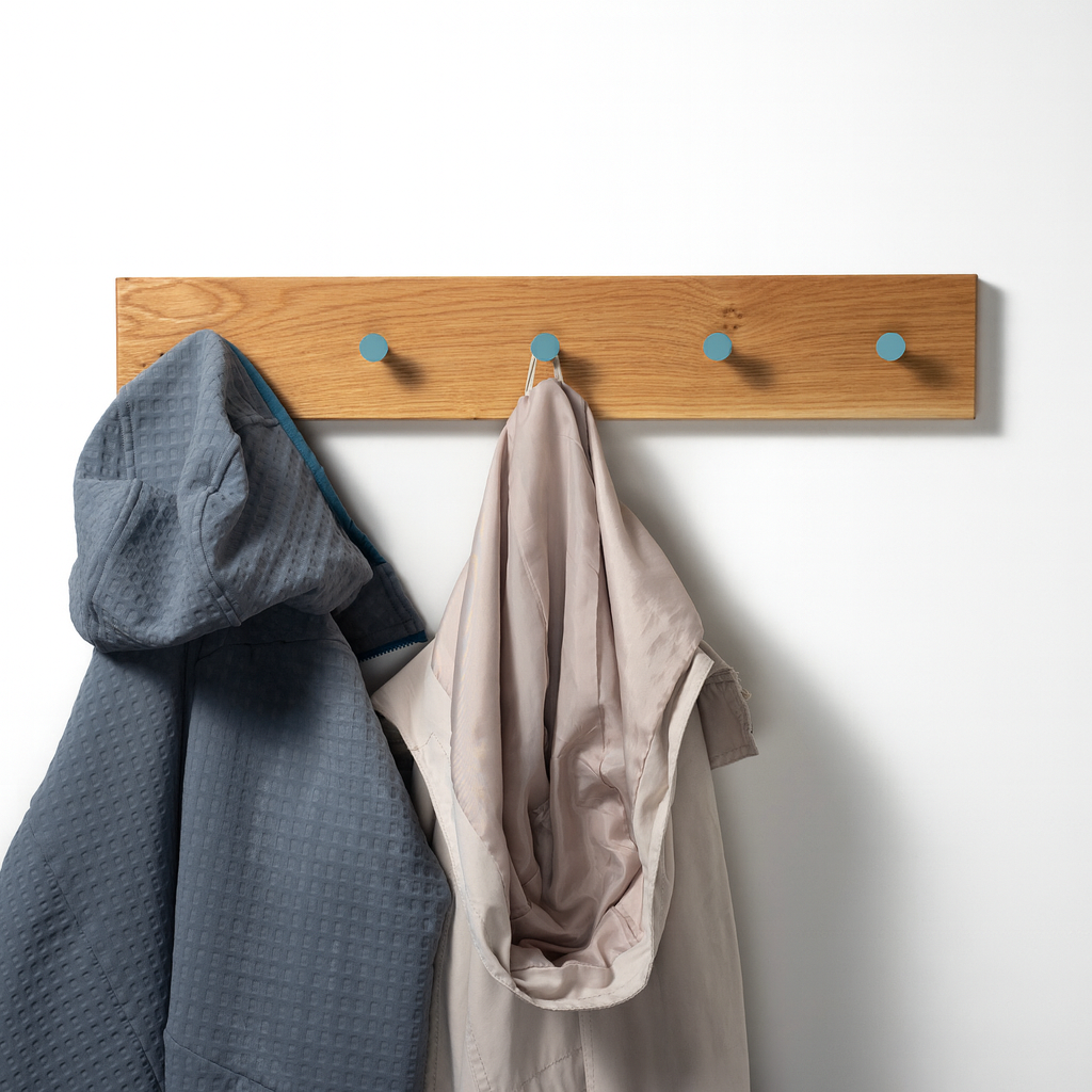 Handgemachte Garderobe aus Eichenholz – WOODS Chiemgau – WOODS