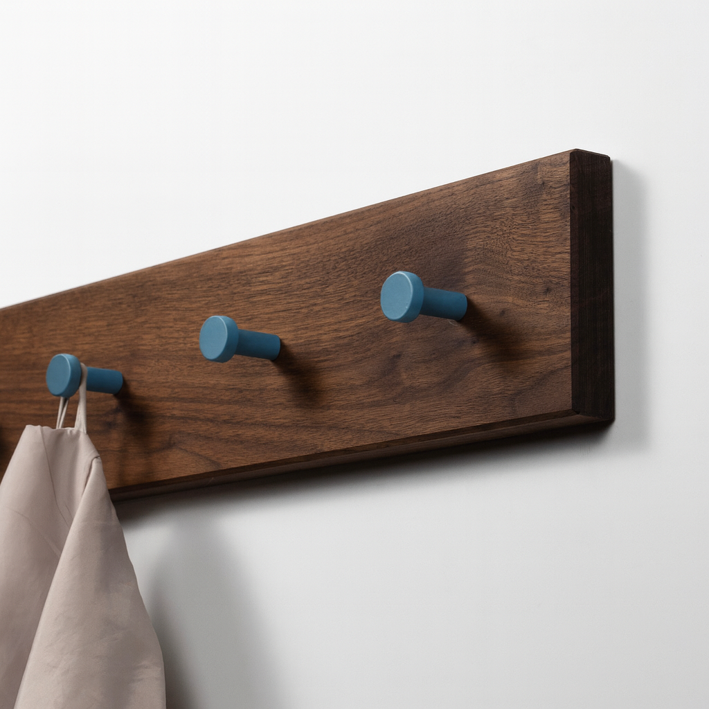 Garderobe Nussbaum – stilvoll & massiv