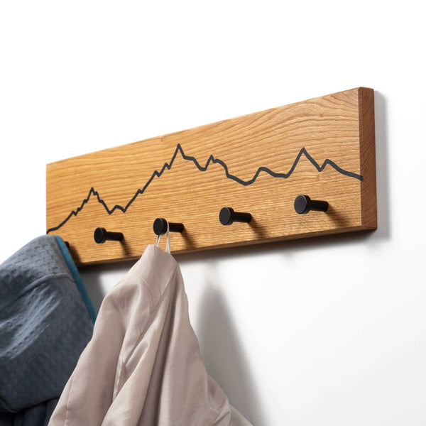 Garderobe aus Eichenholz mit Berg Motiv - WOODS - Holzmanufakur im Chiemgau