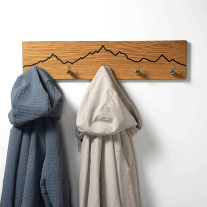 Garderobe aus Eichenholz mit Berg Motiv - WOODS - Holzmanufakur im Chiemgau