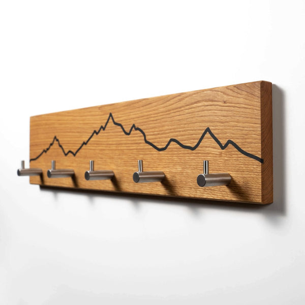 Garderobe aus Eichenholz mit Berg Motiv - WOODS - Holzmanufakur im Chiemgau