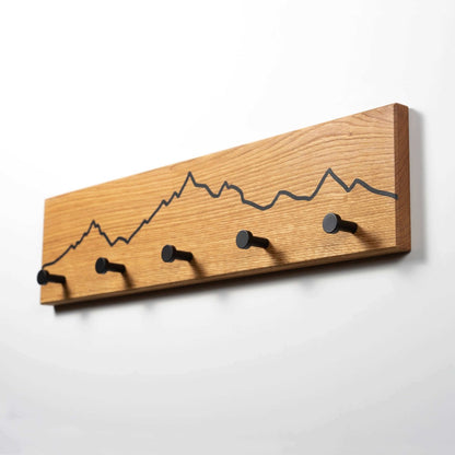 Garderobe aus Eichenholz mit Berg Motiv - WOODS - Holzmanufakur im Chiemgau