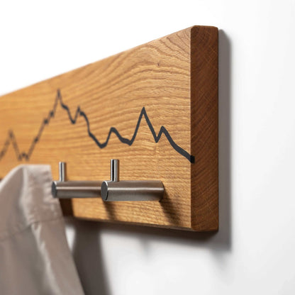 Garderobe aus Eichenholz mit Berg Motiv - WOODS - Holzmanufakur im Chiemgau