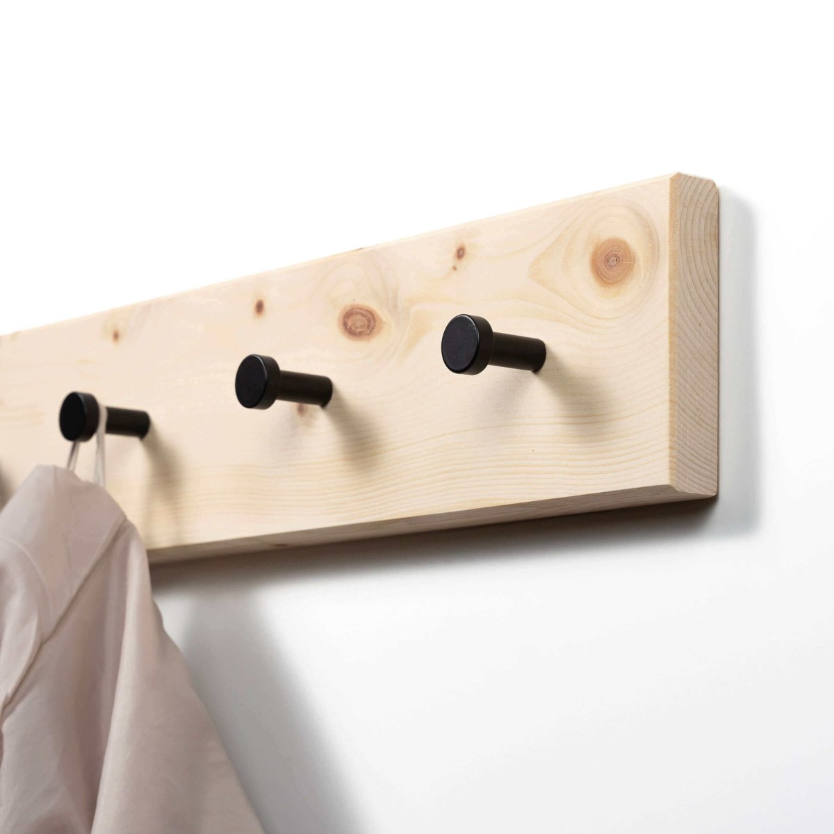 Garderobe aus Zirbenholz - WOODS - Holzmanufakur im Chiemgau