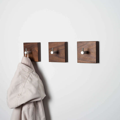 Garderobenhaken aus Nussbaum | Garderobenleiste Garderobe Holz