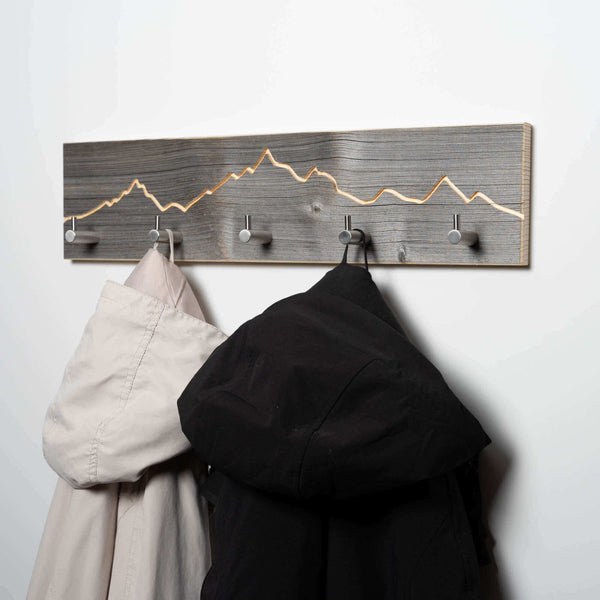 Garderobe aus Altholz mit Berg Motiv - WOODS - Holzmanufakur im Chiemgau
